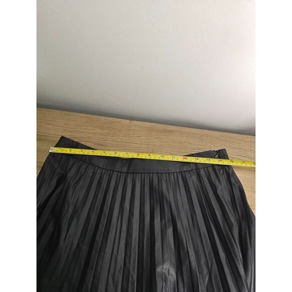 Skies Are Blue Women's Sz L Black Faux Leather Pleated Midi Skirt - Picture 8 of 8